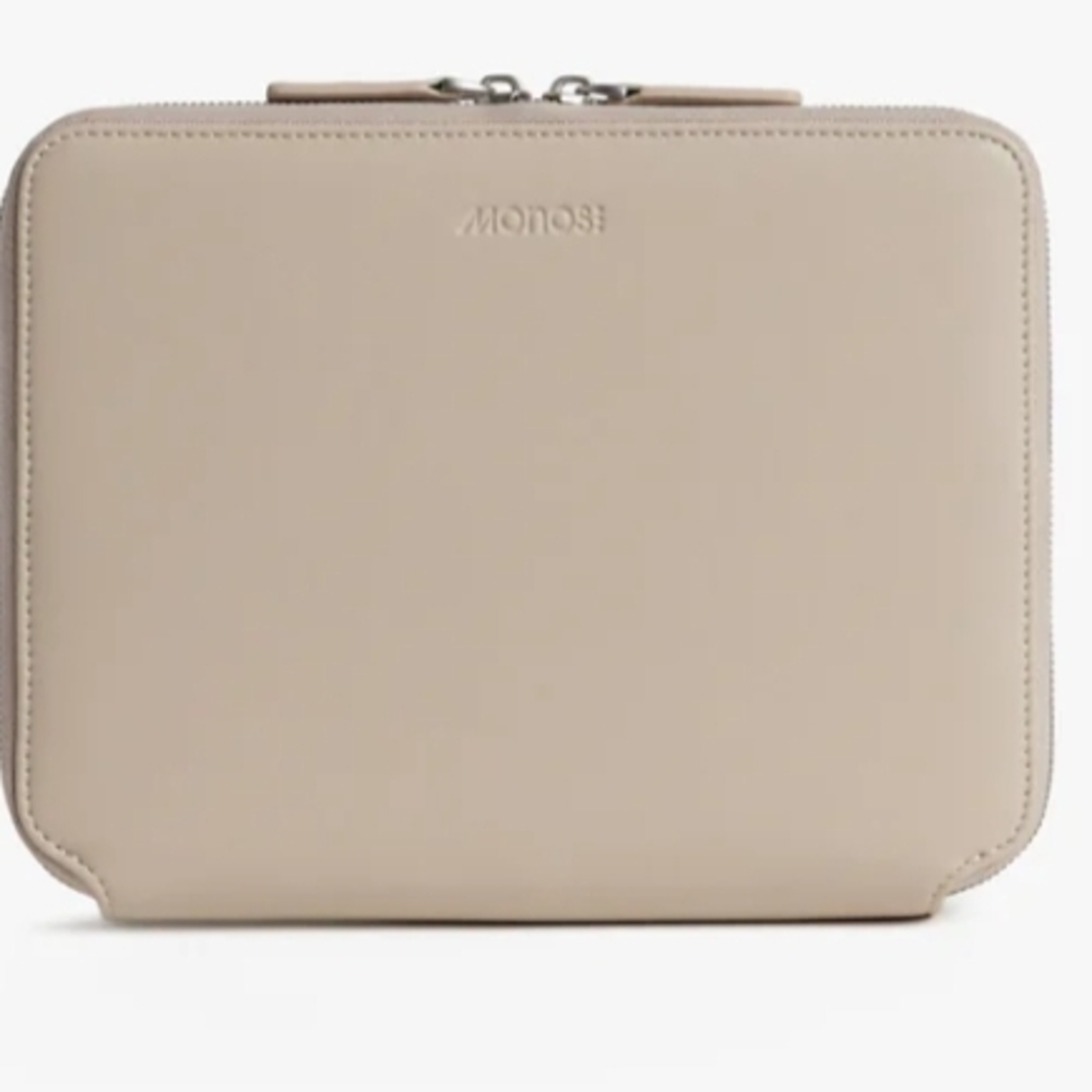 Monos Metro Folio & Kiyo UVC Water Bottle
